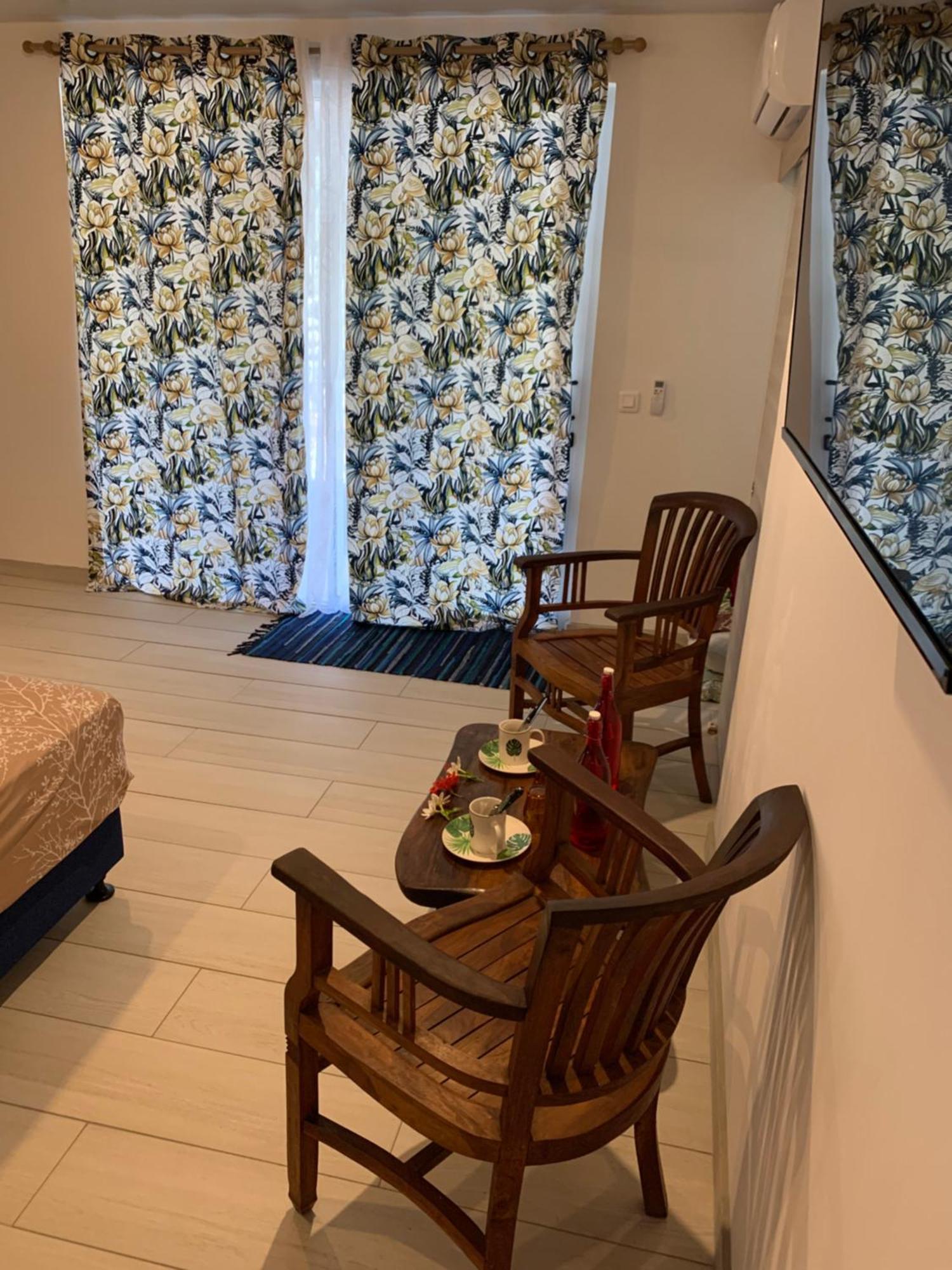 A Tomo Mai Homestay, Close To Airport, Private Bathroom Free Parking And Wifi With High Connection And Breakfast Optional 파페에테 외부 사진