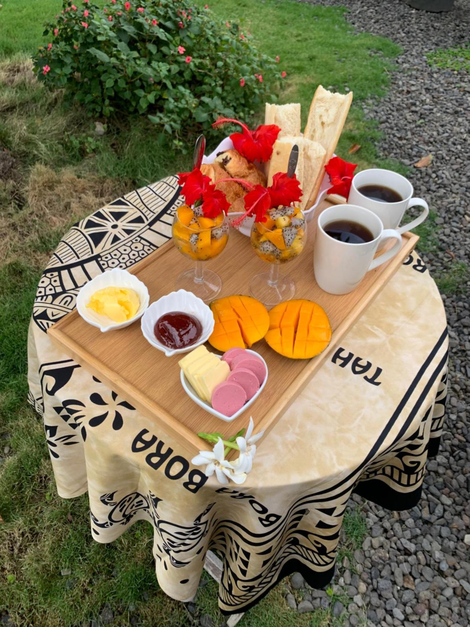 A Tomo Mai Homestay, Close To Airport, Private Bathroom Free Parking And Wifi With High Connection And Breakfast Optional 파페에테 외부 사진