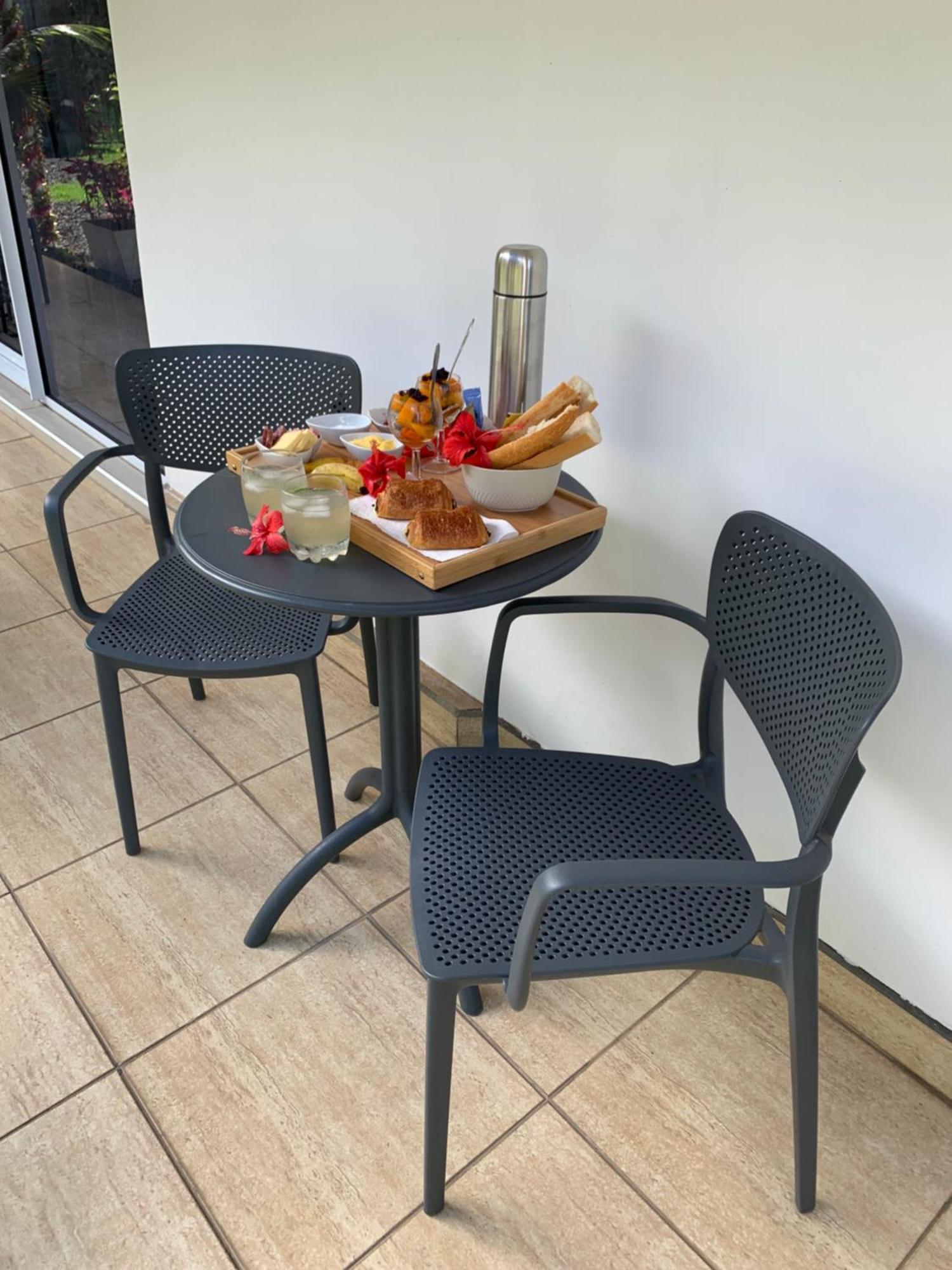 A Tomo Mai Homestay, Close To Airport, Private Bathroom Free Parking And Wifi With High Connection And Breakfast Optional 파페에테 외부 사진