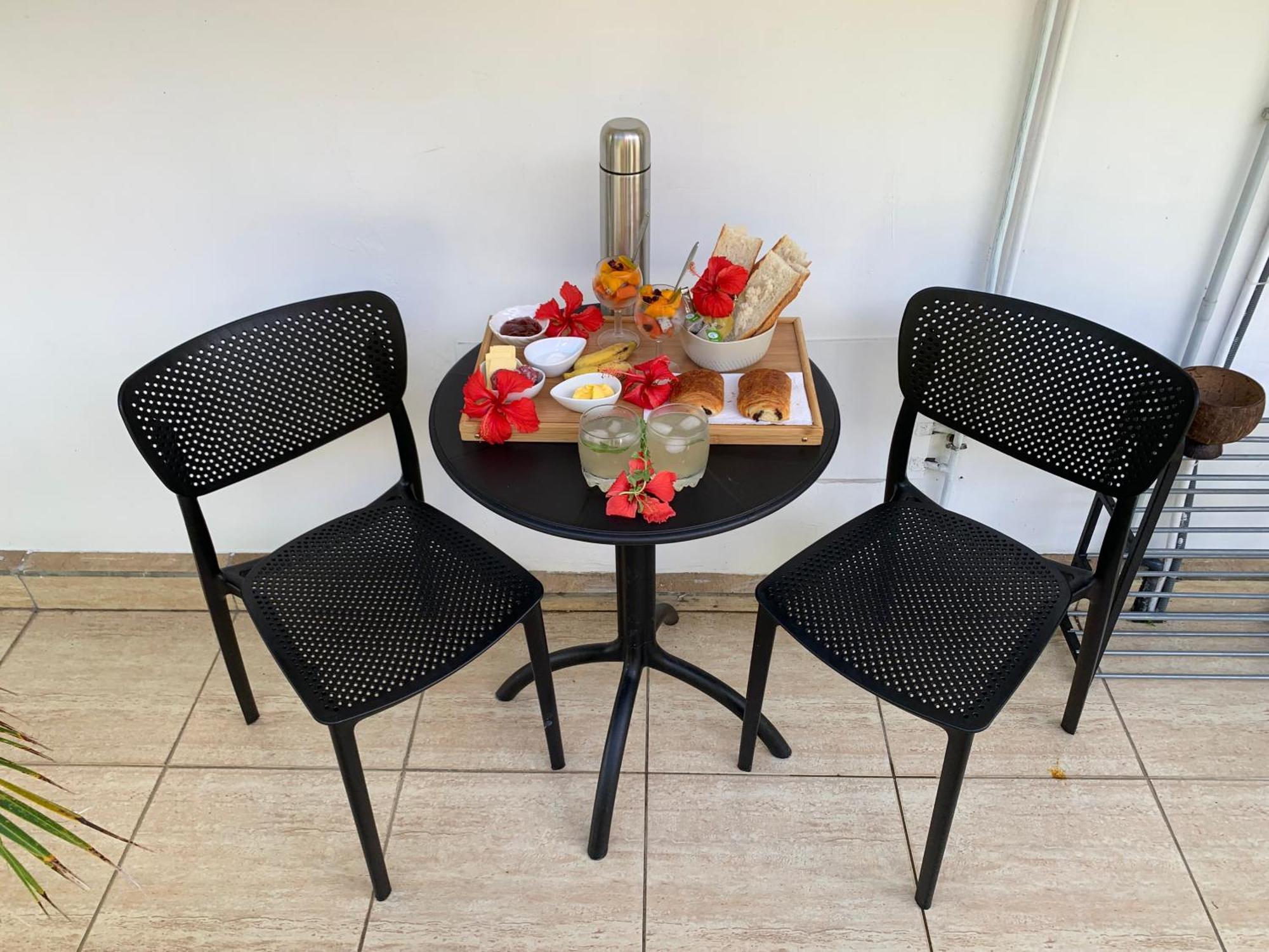 A Tomo Mai Homestay, Close To Airport, Private Bathroom Free Parking And Wifi With High Connection And Breakfast Optional 파페에테 외부 사진