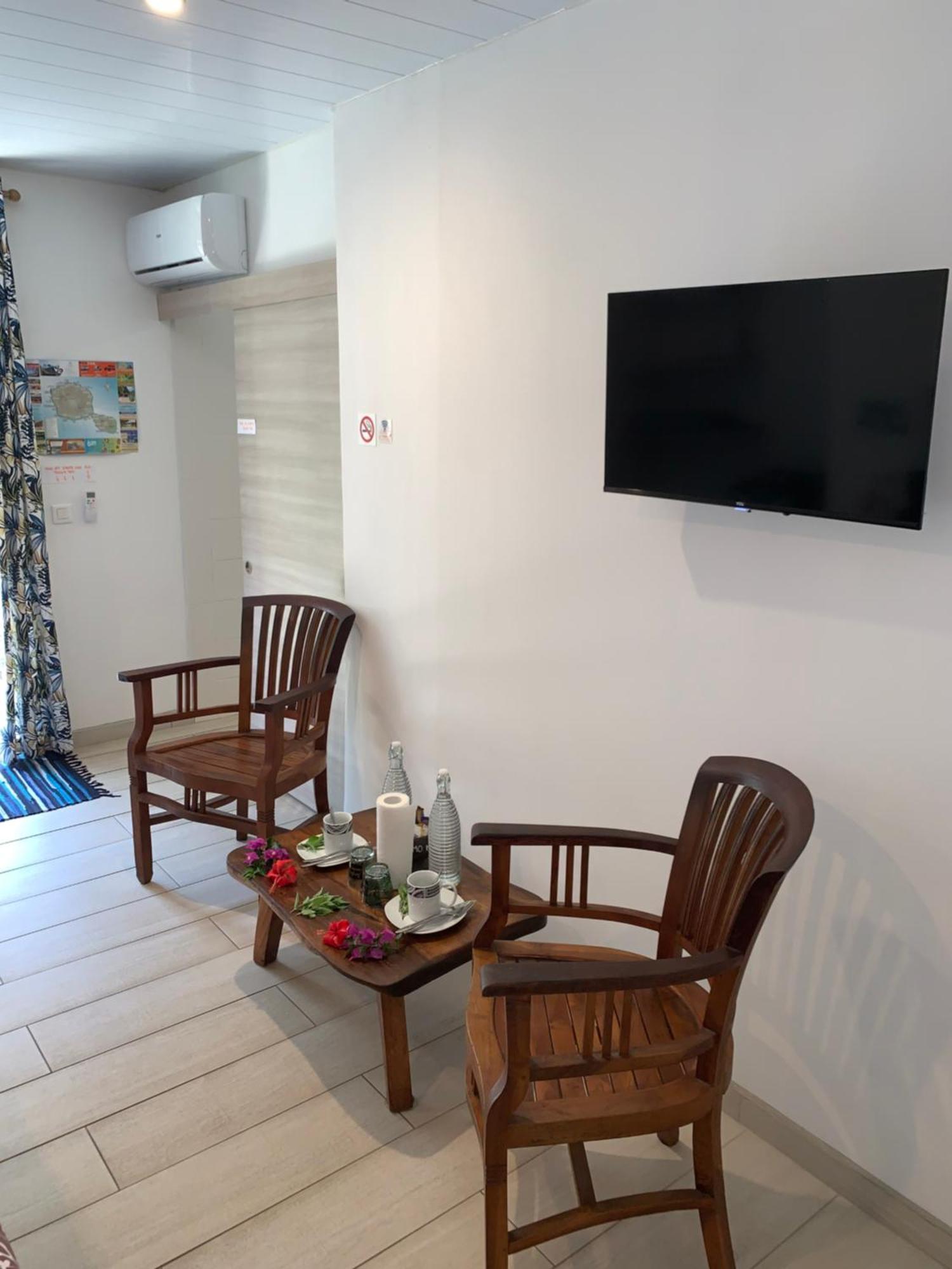 A Tomo Mai Homestay, Close To Airport, Private Bathroom Free Parking And Wifi With High Connection And Breakfast Optional 파페에테 외부 사진
