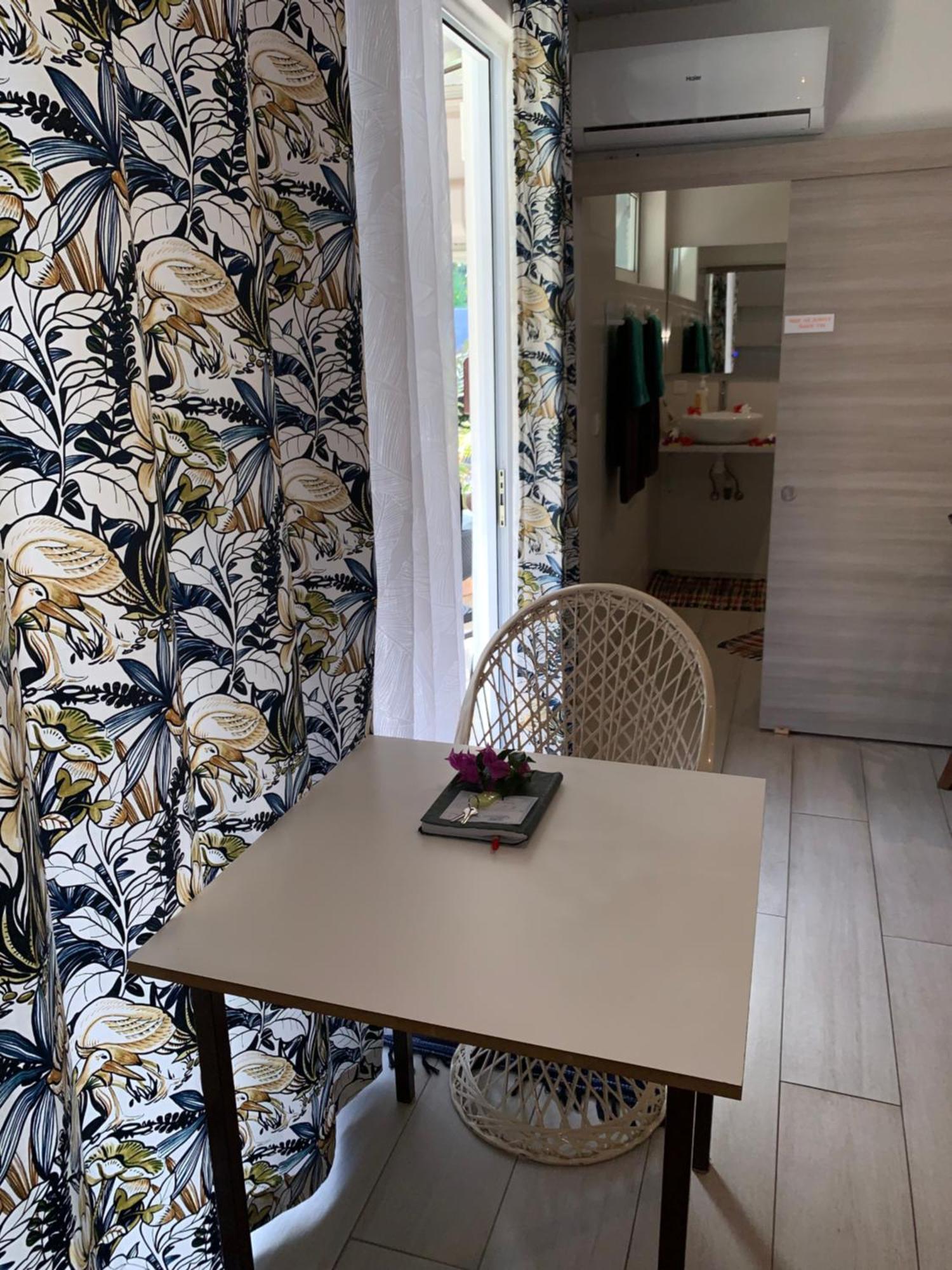 A Tomo Mai Homestay, Close To Airport, Private Bathroom Free Parking And Wifi With High Connection And Breakfast Optional 파페에테 외부 사진